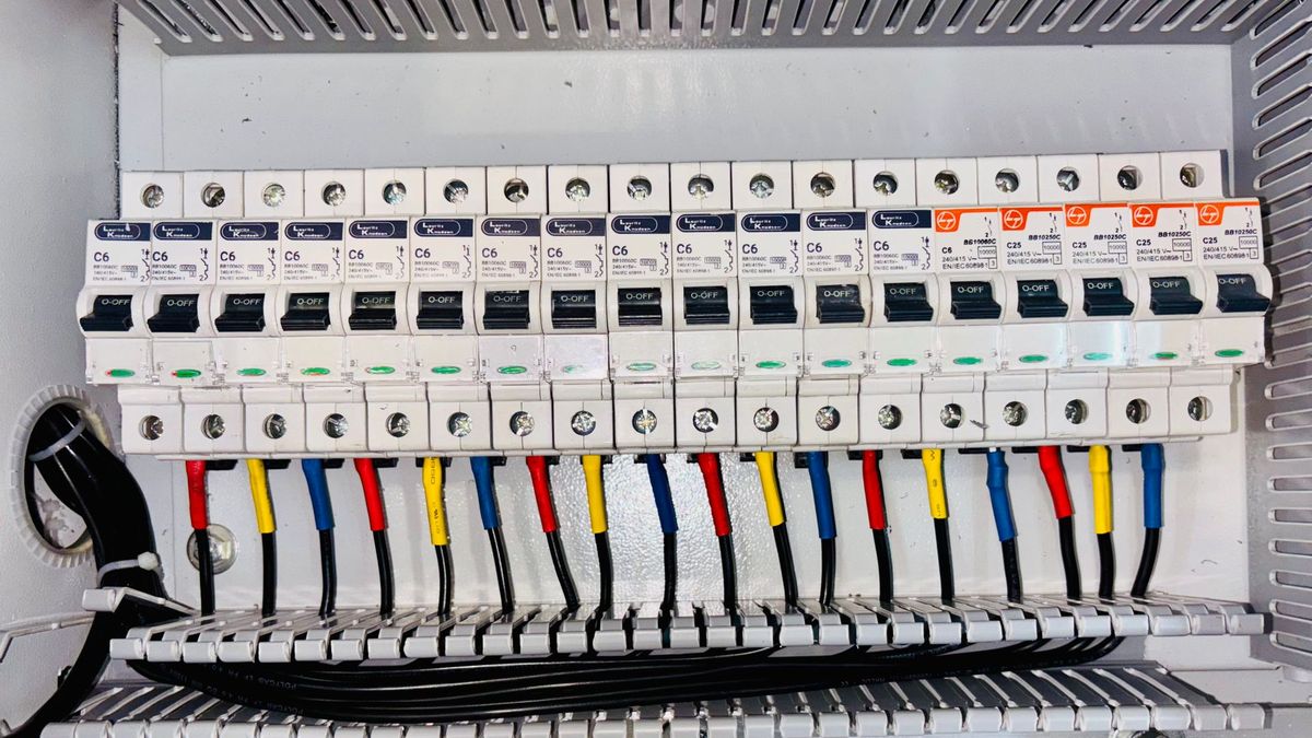 Elektrik projesinde kesit ve gerilim düşümü hesabı nasıl kontrol edilir?
